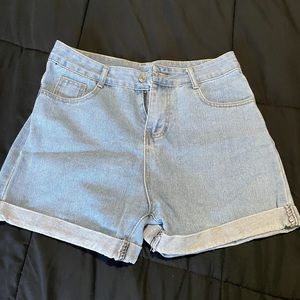 Mom Fitted Jean Shorts